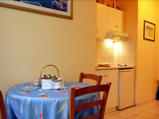 Imagen de la habitación del Hotel Garbis Villas. Foto 10