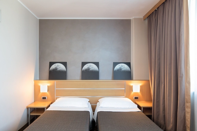 Imagen de la habitación del Hotel Garda, Lago de Garda. Foto 17