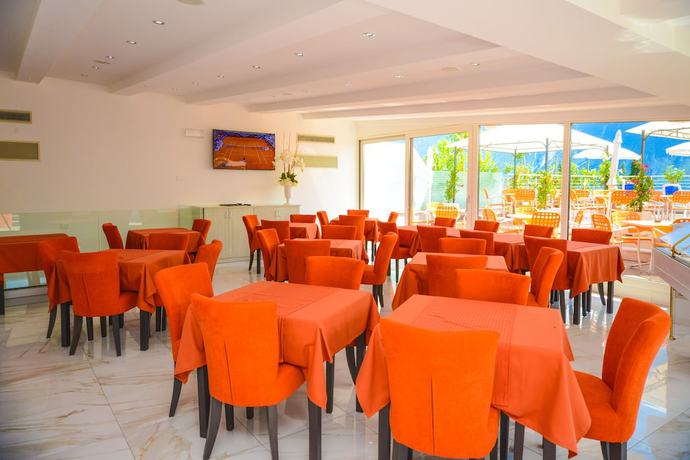 Imagen del bar/restaurante del Hotel Garda Suite - Adults Only. Foto 2