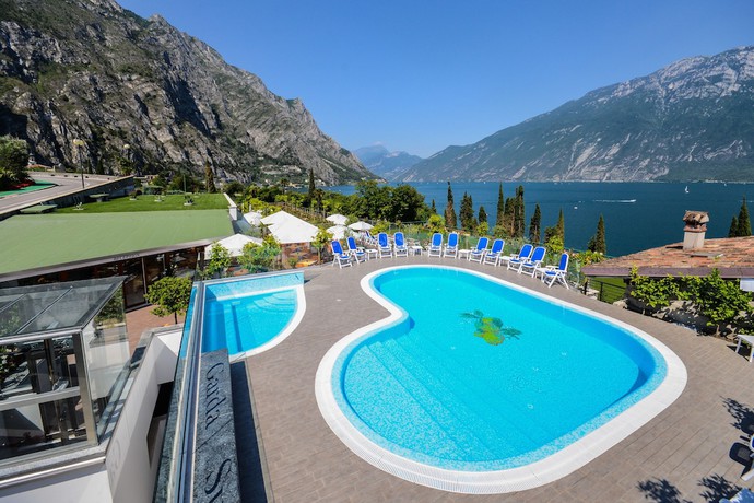 Imagen de la piscina del Hotel Garda Suite - Adults Only. Foto 19