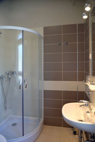 Imagen de la habitación del Hotel Garda, Szombathely. Foto 4