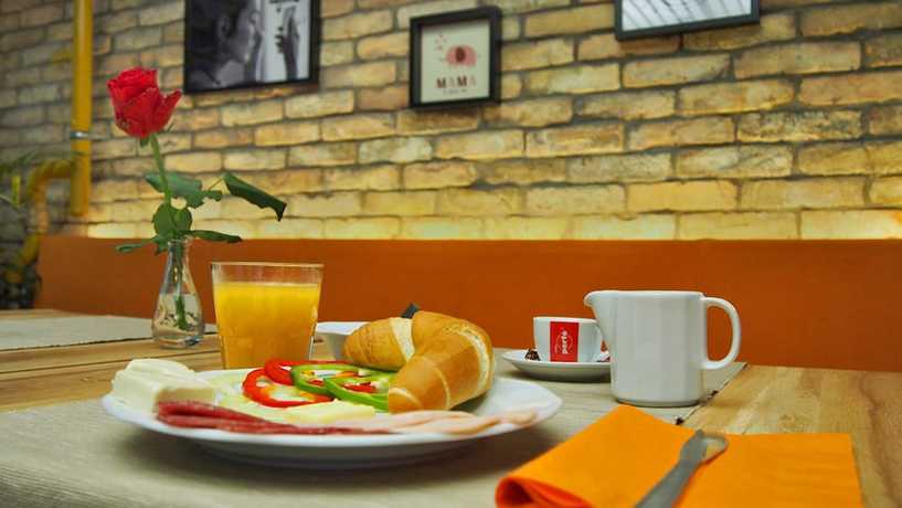 Imagen del bar/restaurante del Hotel Garda, Szombathely. Foto 2