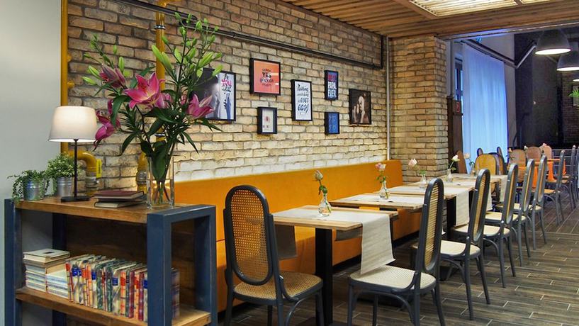 Imagen del bar/restaurante del Hotel Garda, Szombathely. Foto 3