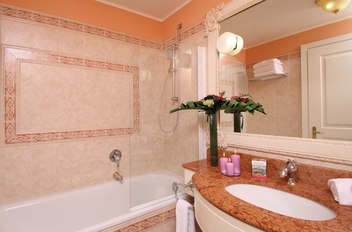 Imagen de la habitación del Hotel Gardaland. Foto 4