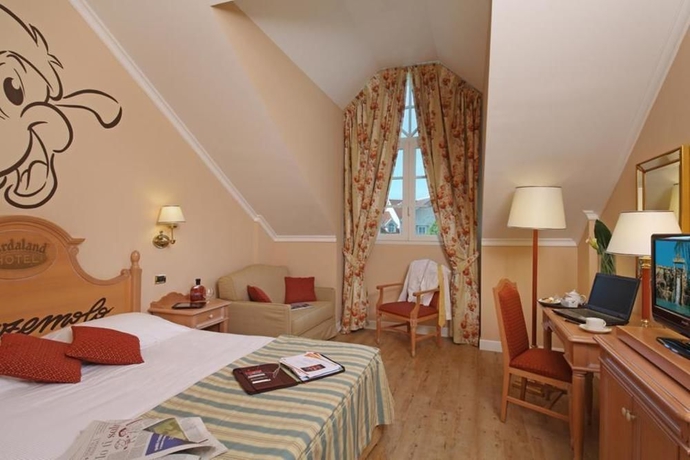 Imagen de la habitación del Hotel Gardaland. Foto 8