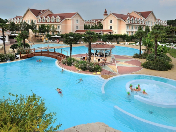Imagen de la piscina del Hotel Gardaland. Foto 15