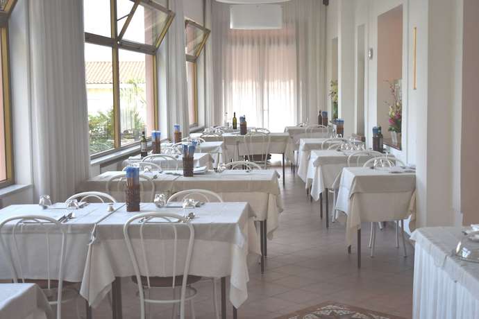 Imagen del bar/restaurante del Hotel Garden, Andora. Foto 3