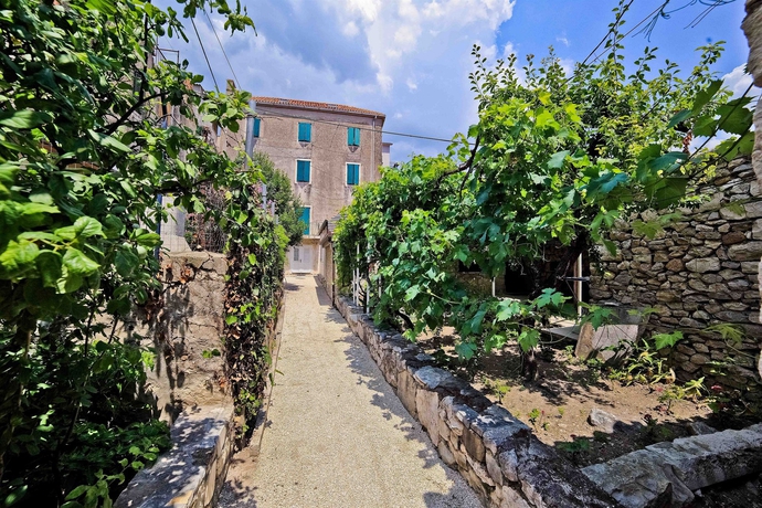 Imagen de los exteriores del Hotel Garden Apartment. Foto 13