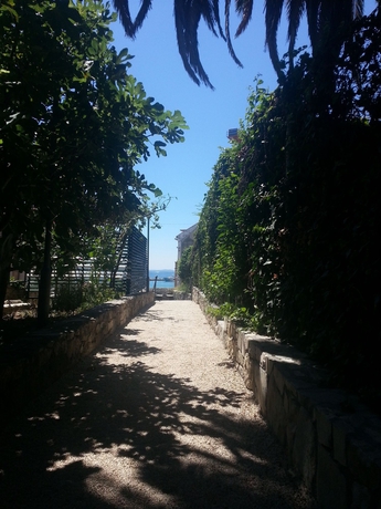 Imagen de los exteriores del Hotel Garden Apartment. Foto 15