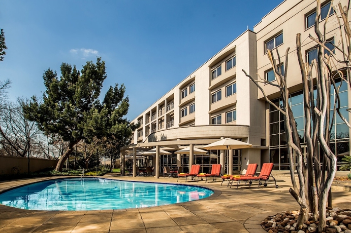 Imagen de la piscina del Hotel Garden Court Eastgate. Foto 19