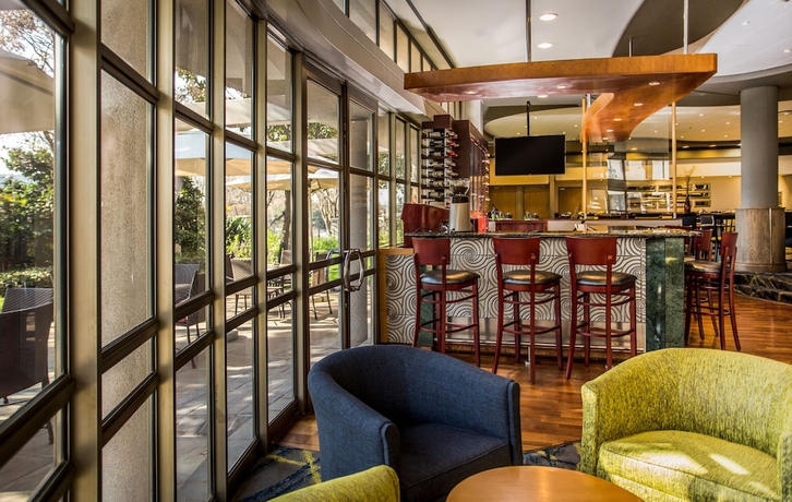 Imagen del bar/restaurante del Hotel Garden Court Eastgate. Foto 6