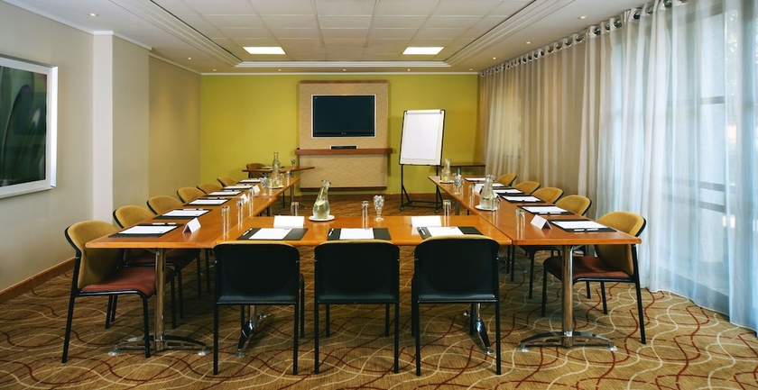 Imagen de los interiores del Hotel Garden Court Eastgate. Foto 18