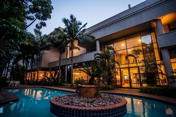 Imagen de la piscina del Hotel Garden Court Hatfield. Foto 19