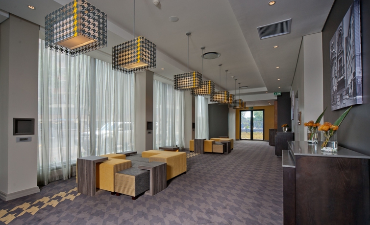 Imagen de los interiores del Hotel Garden Court Milpark. Foto 17