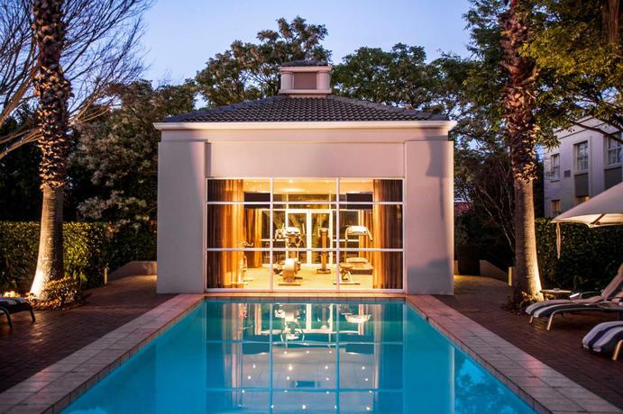 Imagen de la piscina del Hotel Garden Court Morningside. Foto 13