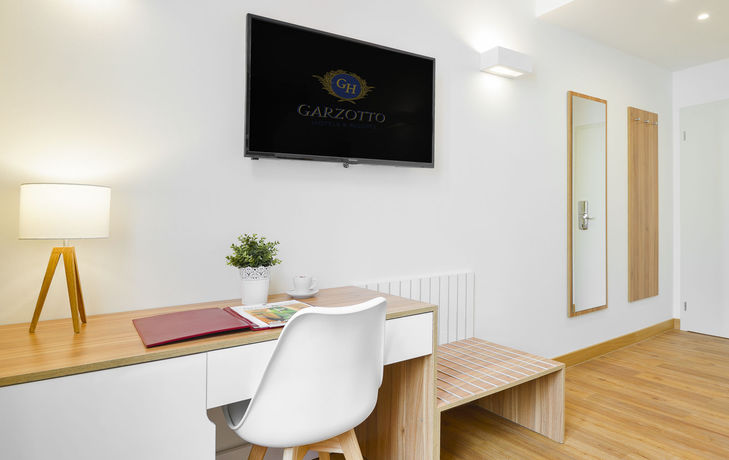 Imagen de la habitación del Hotel Garden Court, Praga. Foto 3