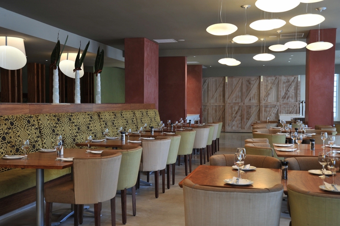 Imagen del bar/restaurante del Hotel Garden Court Victoria Junction. Foto 2