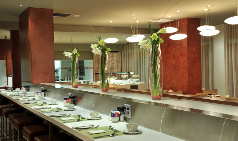 Imagen del bar/restaurante del Hotel Garden Court Victoria Junction. Foto 3