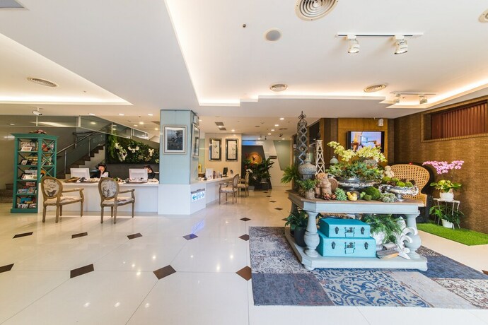 Imagen de los interiores del Hotel Garden Education Culture Hotel. Foto 32