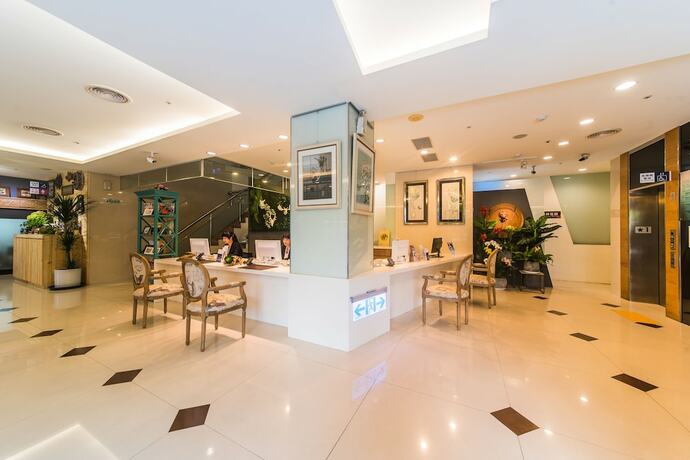 Imagen de los interiores del Hotel Garden Education Culture Hotel. Foto 33