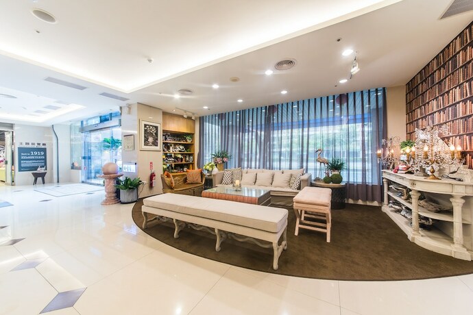 Imagen de los interiores del Hotel Garden Education Culture Hotel. Foto 37