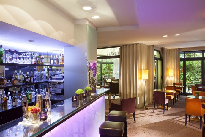 Imagen de los interiores del Hotel Garden Elysee. Foto 13