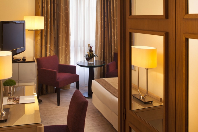 Imagen de la habitación del Hotel Garden Elysee. Foto 2