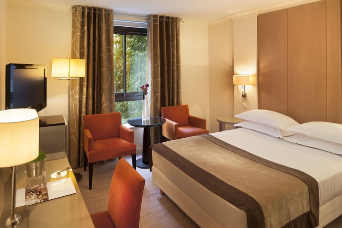 Imagen de la habitación del Hotel Garden Elysee. Foto 11