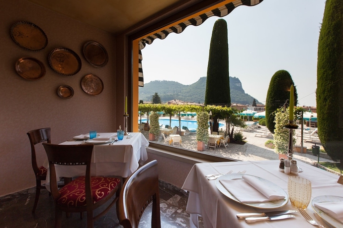 Imagen del bar/restaurante del Hotel Garden, Garda. Foto 3