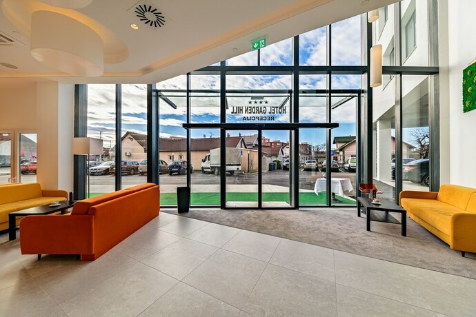 Imagen de los interiores del Hotel Garden Hill. Foto 32