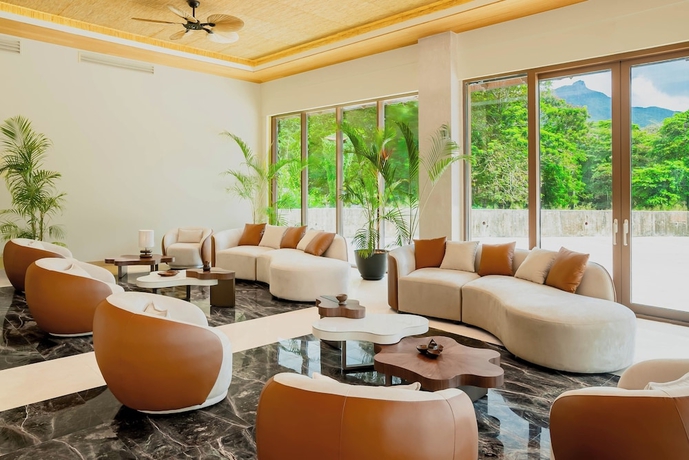 Imagen del bar/restaurante del Hotel Garden Hill Resort and Spa. Foto 3