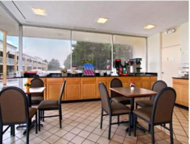 Imagen del bar/restaurante del Hotel Garden Inn, Fredericksburg. Foto 5