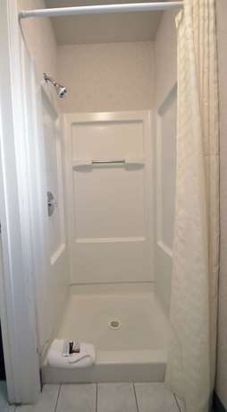 Imagen de la habitación del Hotel Garden Inn and Suites. Foto 4