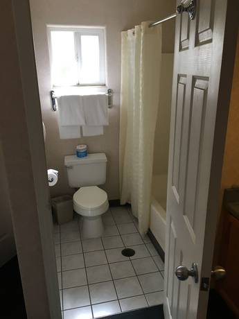 Imagen de la habitación del Hotel Garden Inn and Suites, Fresno. Foto 11