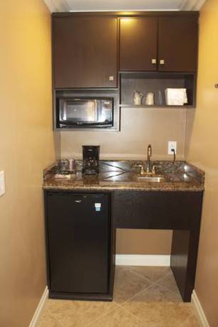 Imagen de la habitación del Hotel Garden Inn and Suites, Glendora. Foto 6