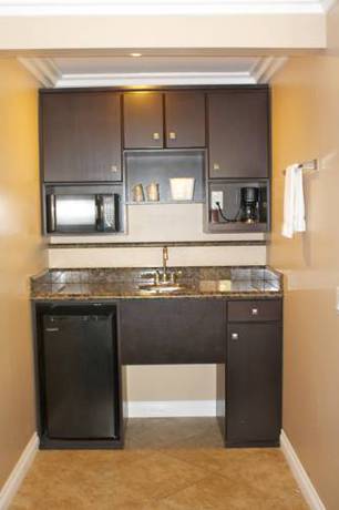 Imagen de la habitación del Hotel Garden Inn and Suites, Glendora. Foto 8