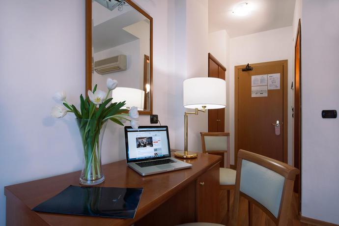 Imagen general del Hotel Garden, Latina. Foto 2