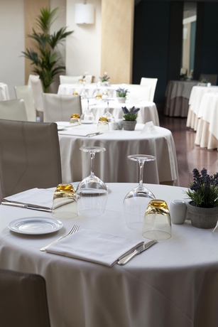 Imagen del bar/restaurante del Hotel Garden Lido. Foto 4