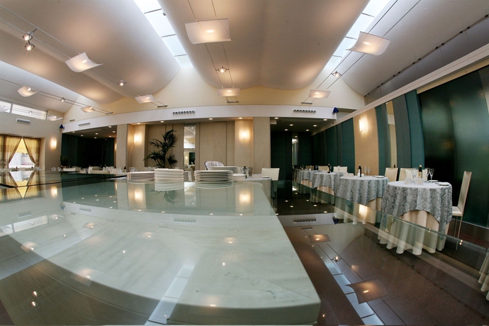 Imagen del bar/restaurante del Hotel Garden Lido. Foto 6