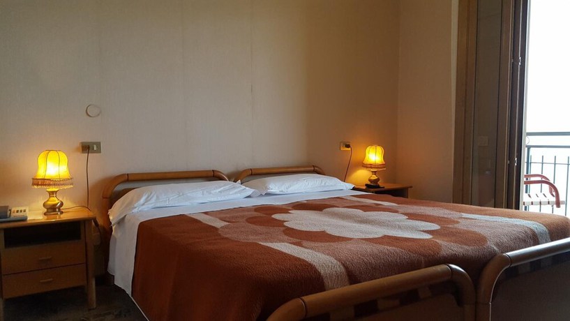 Imagen de la habitación del Hotel Garden, Loncrino. Foto 5