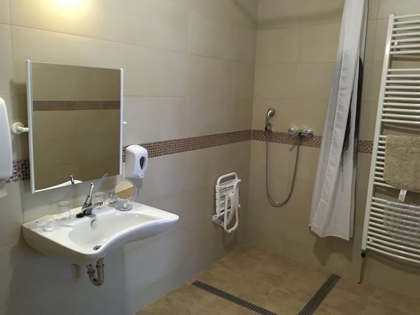 Imagen de la habitación del Hotel Garden Medical and Spa. Foto 8