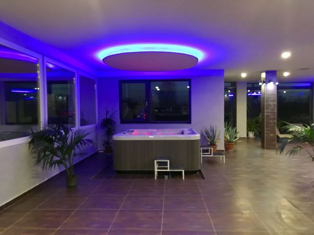 Imagen de la piscina del Hotel Garden Medical and Spa. Foto 20