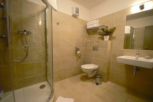 Imagen de la habitación del Hotel Garden Mezn&aacute;. Foto 3