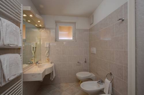 Imagen de la habitación del Hotel Garden, Moena - Alpe Lusia. Foto 4