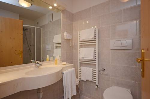 Imagen de la habitación del Hotel Garden, Moena - Alpe Lusia. Foto 8
