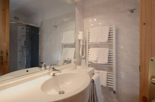 Imagen de la habitación del Hotel Garden, Moena - Alpe Lusia. Foto 16