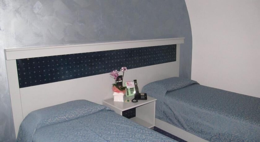 Imagen de la habitación del Hotel Garden, Moniego. Foto 4