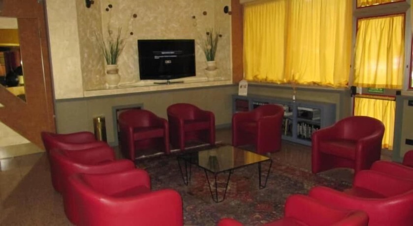 Imagen de los interiores del Hotel Garden, Moniego. Foto 13