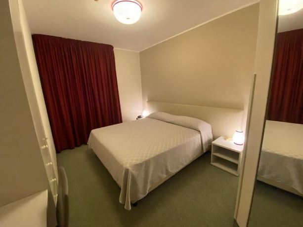 Imagen de la habitación del Hotel Garden, Moniego. Foto 5