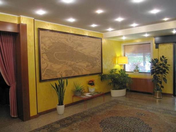Imagen de los interiores del Hotel Garden, Moniego. Foto 15